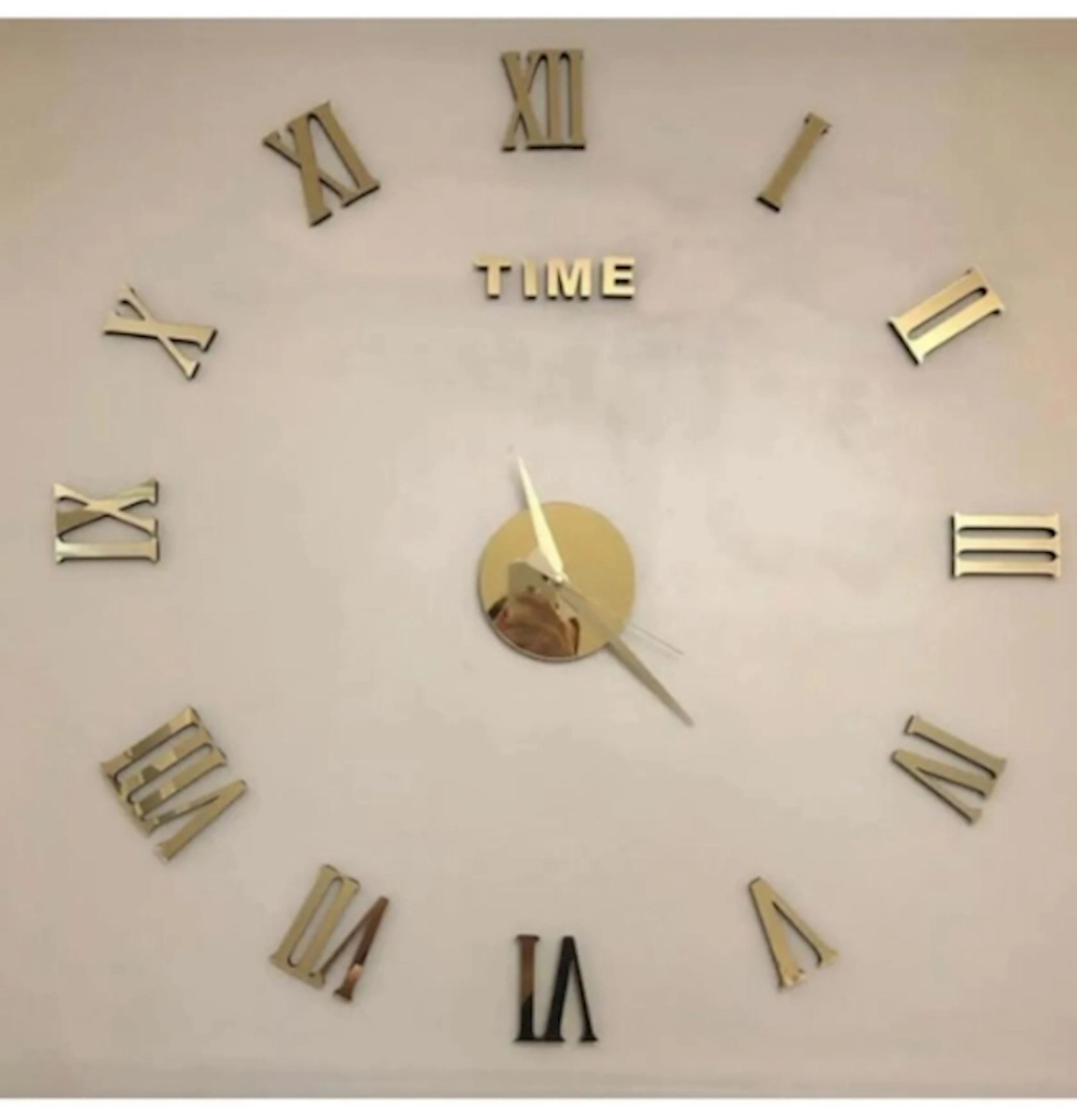 Divar saatı saat_654, metal, qızılı