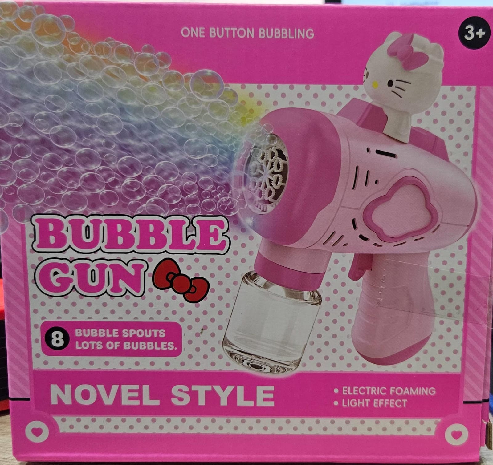 Sabun köpükləri buraxan Bubble gun