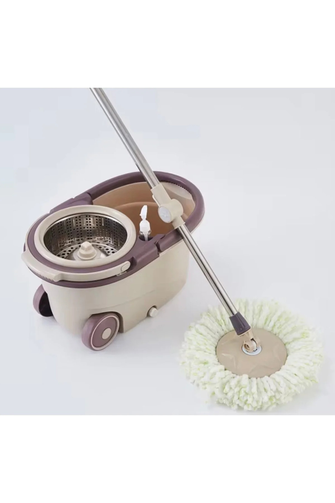 Təmizləmə dəsti, təkərli vedrə və mop