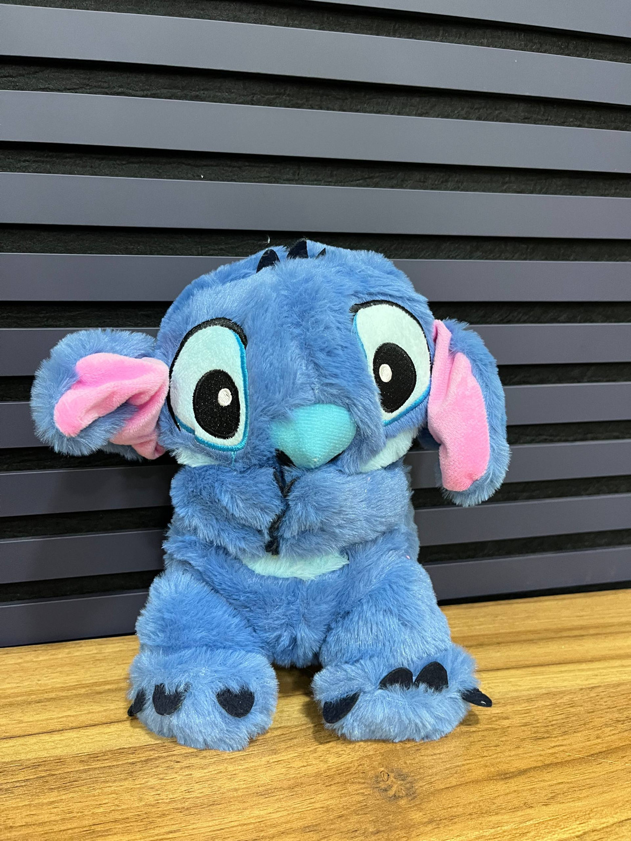 Yumsaq oyuncaq nəfəs alan Stitch