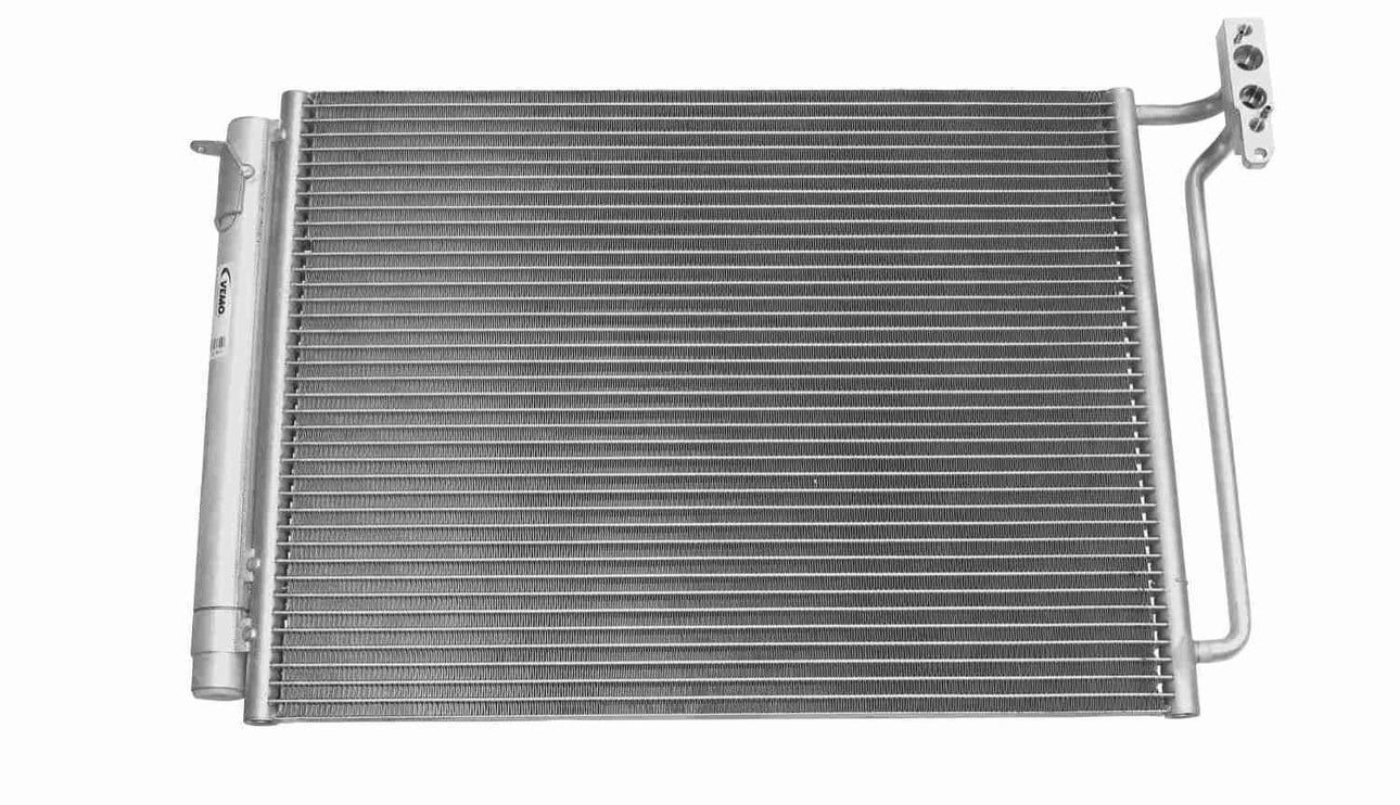 Kondisioner kondensatoru BMW X5 3.0i 4.4i 4.6is 4.8is (E53) Nissens 94605A