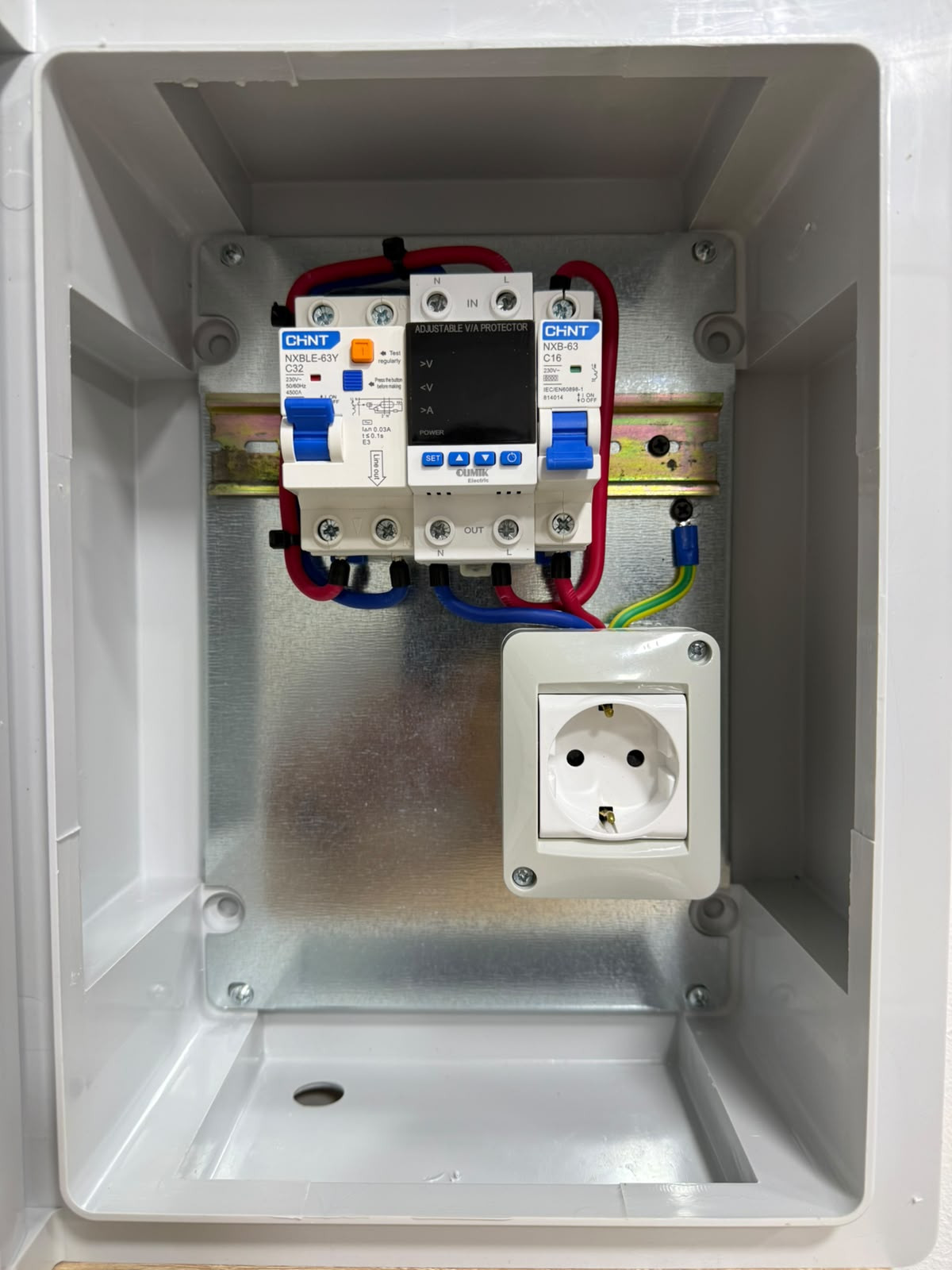 Elektrik paneli, 4 modul, 3 sıra, IP65