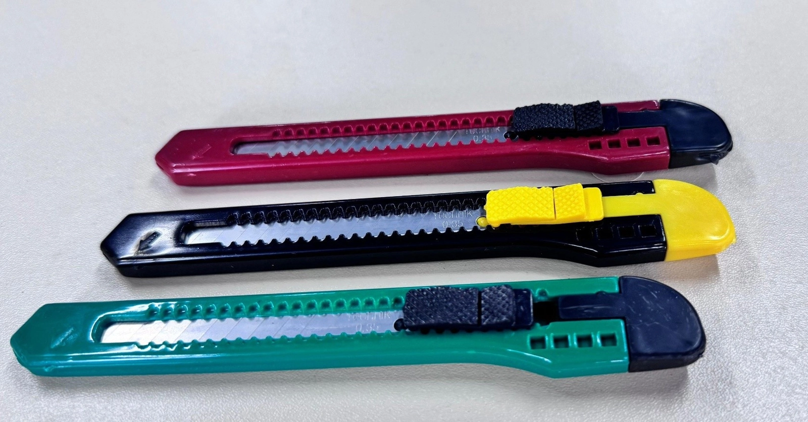 Dəftərxana bıçağı ARK 277P, 9 mm 1 ədəd